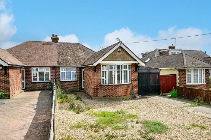3 Bedroom Semi-Detached Bungalow For Sale In Manor Road, Caddington, LU1