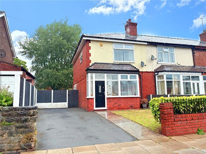 2 Bedroom Town House For Sale In Bury Old Road, Heywood, Greater Manchester, OL10