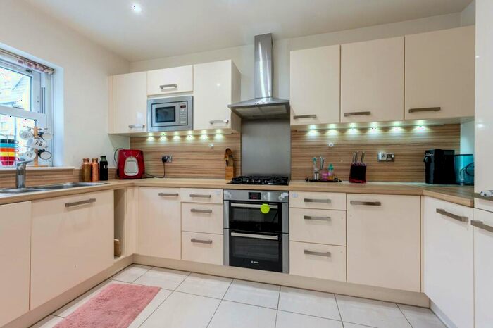 3 Bedroom End Of Terrace House To Rent In Westmount Close, Worcester Park, KT4