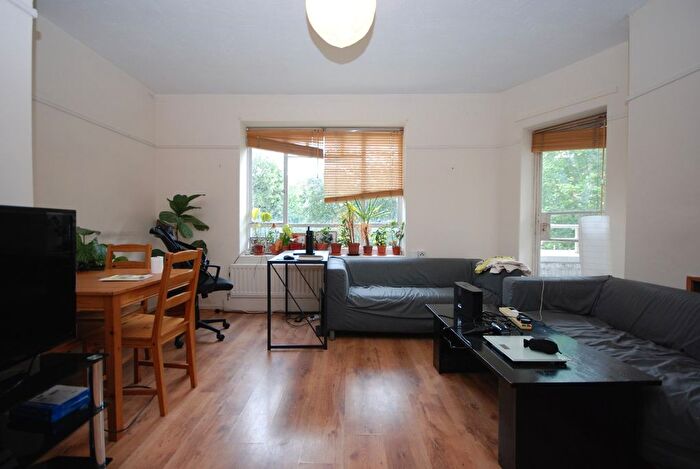 3 Bedroom Flat To Rent In Frankland House, Clapham South, SW12