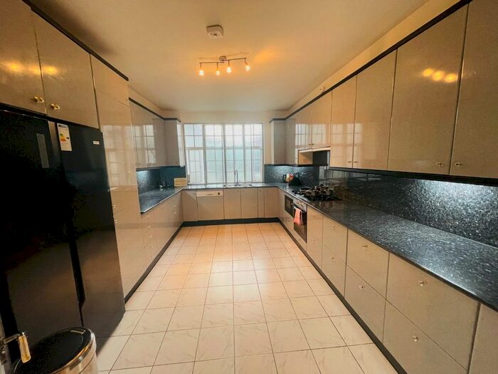 5 Bedroom Flat To Rent In Park Road, St Johns Wood, NW8