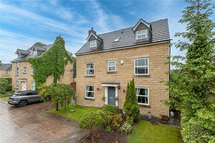 4 Bedroom Detached House For Sale In Lark Vale, Bingley, West Yorkshire, BD16