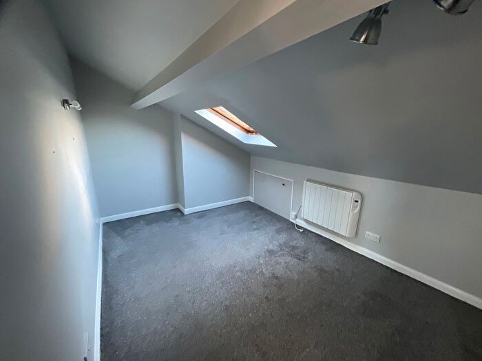 1 Bedroom Flat To Rent In Grosvenor Crescent, Scarborough, YO11