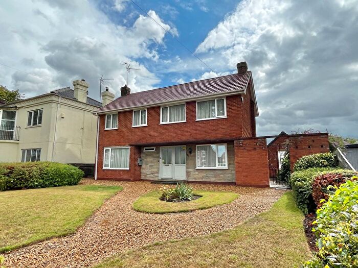 4 Bedroom Detached House For Sale In Lynn Road, Wisbech, Cambridgeshire, PE13