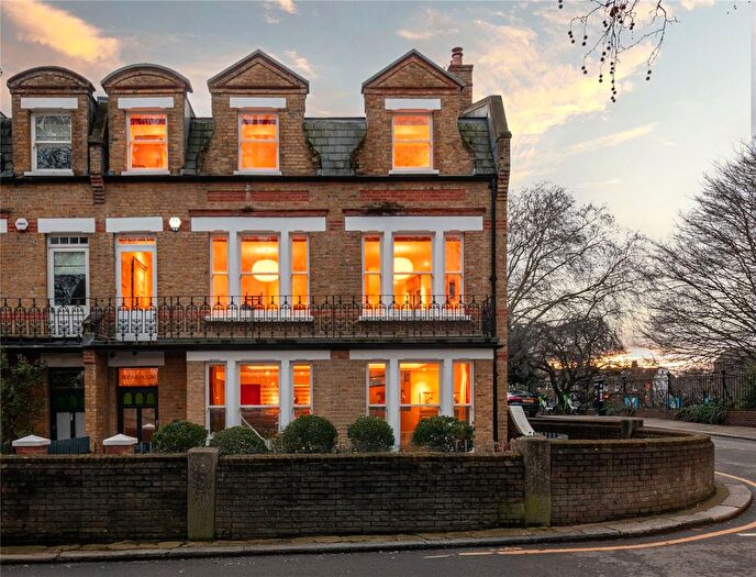 5 Bedroom End Terrace House For Sale In Embankment, Putney, London, SW15