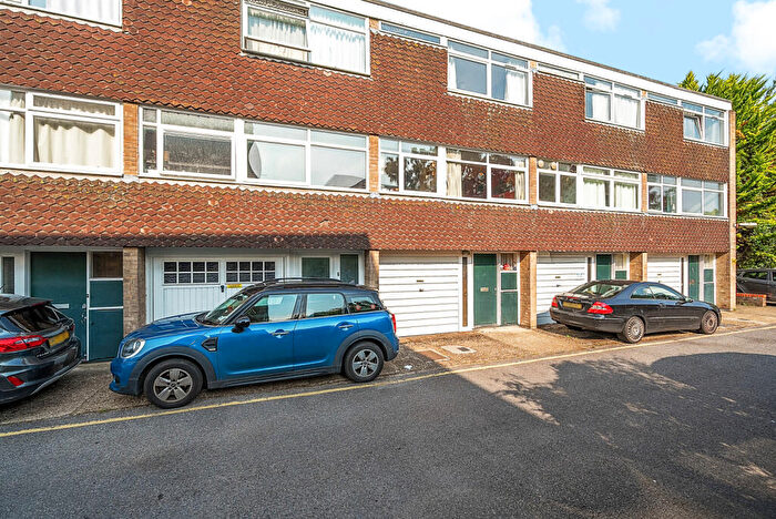 2 Bedroom Terraced House For Sale In Hill View Court, Woking, GU22