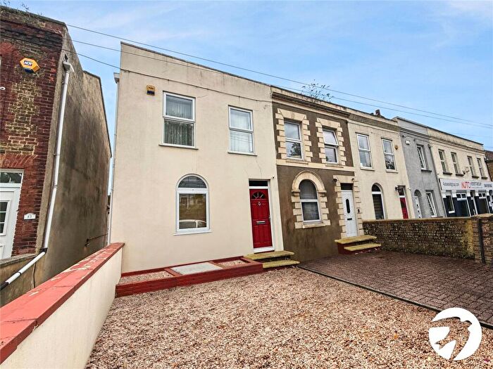 3 Bedroom Terraced House To Rent In Cuxton Road, Rochester, Kent, ME2