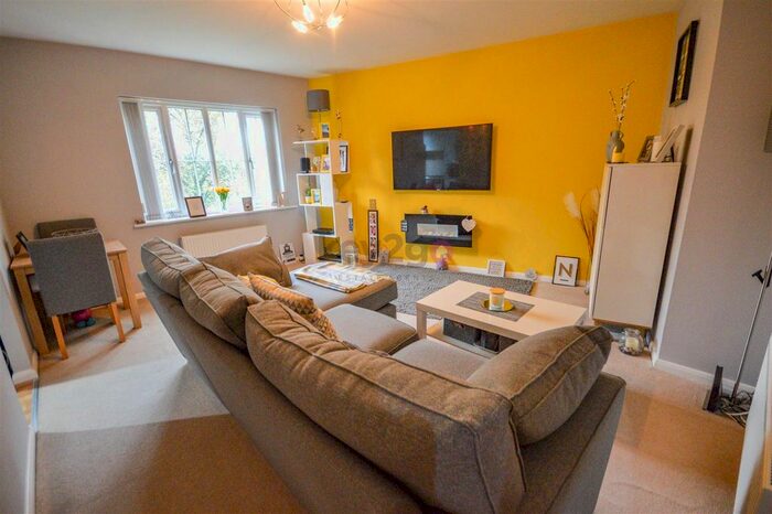 2 Bedroom Flat For Sale In Kyle Close, Renishaw, Sheffield, S21
