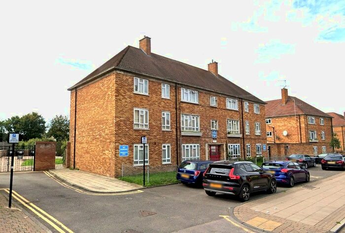 3 Bedroom Flat To Rent In Lancaster Road, Enfield, EN2
