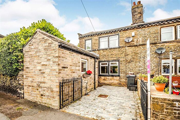 2 Bedroom End Of Terrace House For Sale In Illingworth Road, Halifax, HX2