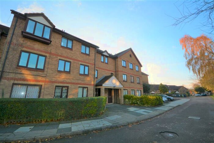 1 Bedroom Flat To Rent In Deanery Close, East Finchley., N2
