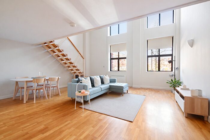 1 Bedroom Flat For Sale In The Beaux Arts Building, - Manor Gardens, London, N7