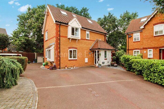 5 Bedroom Detached House For Sale In Hill Top Rise, Langdon Hills, SS16