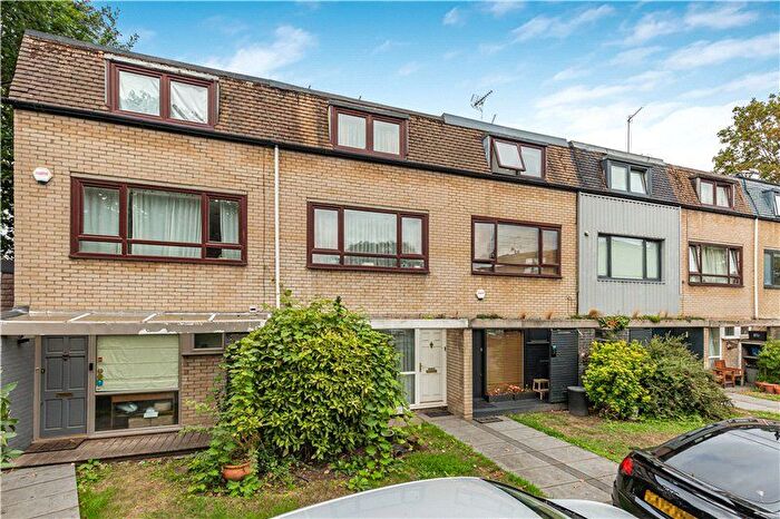 3 Bedroom Terraced House For Sale In The Elms, Barnes, London, SW13