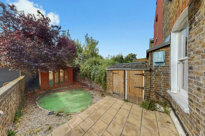 3 Bedroom Flat To Rent In Leighton Gardens, Kensal Rise, London, NW10