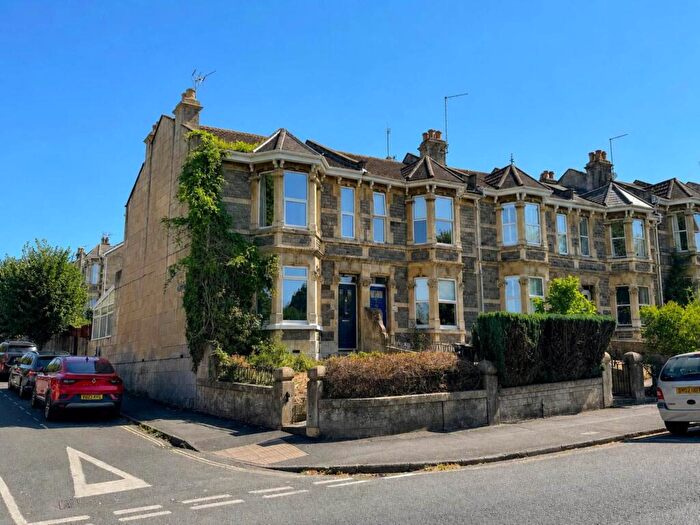 4 Bedroom End Of Terrace House For Sale In Wellsway, Bath, BA2