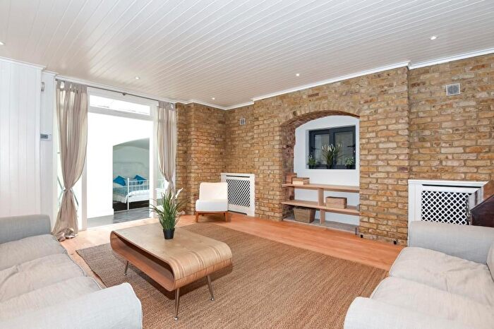 Studio To Rent In Pembridge Gardens, Notting Hill, W2