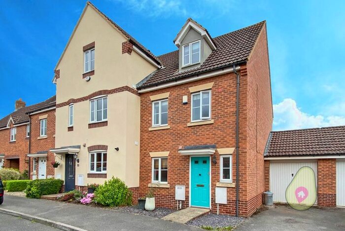 3 Bedroom Semi-Detached House To Rent In Gloucester Avenue, Shinfield, RG2