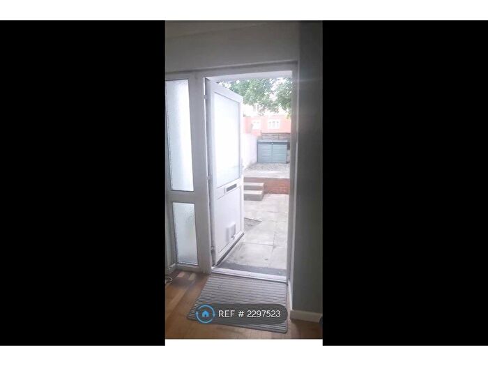 1 Bedroom Flat To Rent In Curtis Street, Swindon, SN1