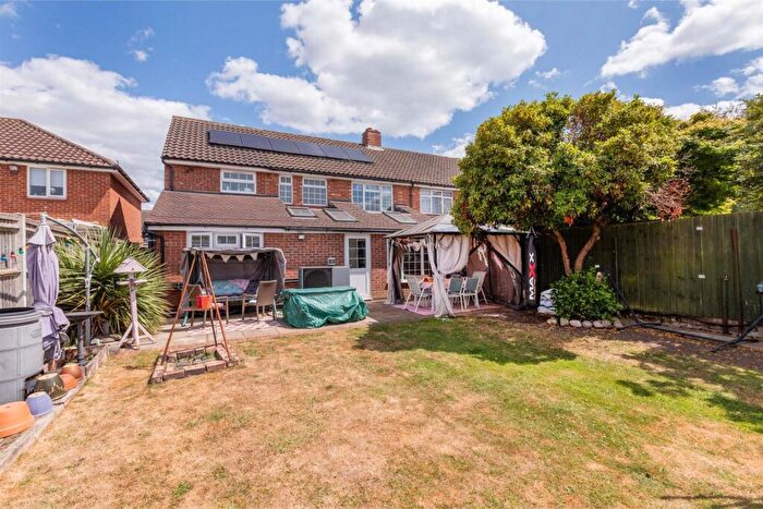 5 Bedroom Semi Detached House For Sale In Jacob Close, Windsor, SL4