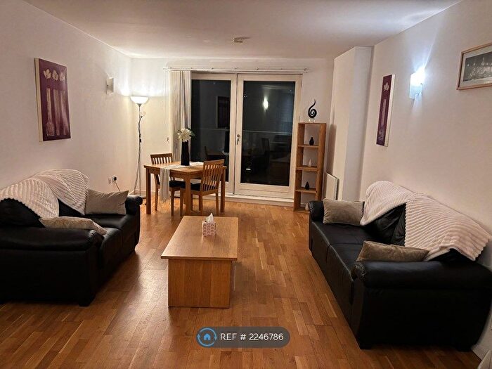 2 Bedroom Flat To Rent In Skyline Central, Manchester, M4