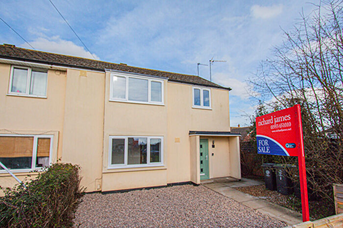 3 Bedroom End Of Terrace House For Sale In Alexander Road, Irthlingborough, NN9