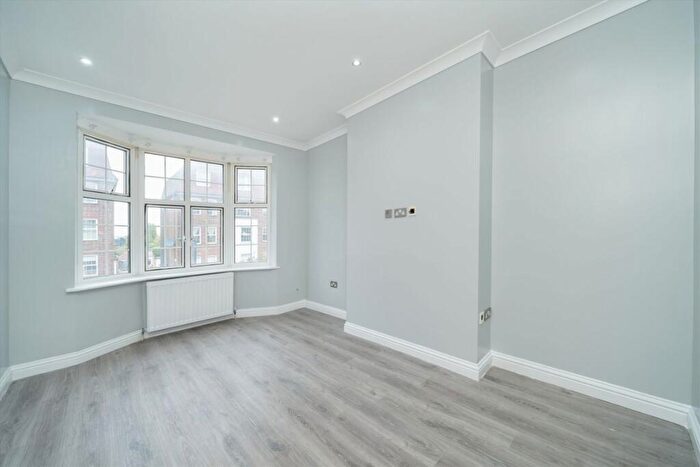 2 Bedroom Flat To Rent In Sidmouth Parade, Sidmouth Road, NW2