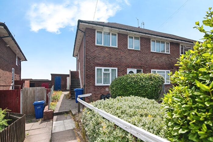 2 Bedroom Maisonette For Sale In Hilary Crest, Upper Gornal, Dudley, DY3