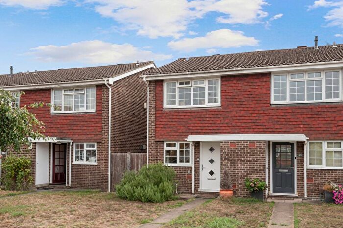 2 Bedroom End Of Terrace House For Sale In Mayfield Close, Walton-on-Thames, KT12