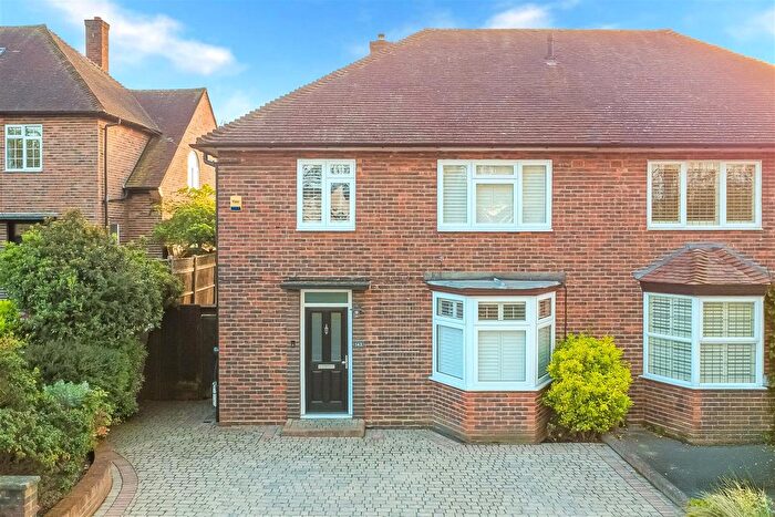 3 Bedroom Property For Sale In Friday Hill West, Chingford, E4