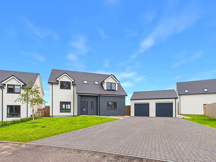 4 Bedroom Detached House For Sale In Farm Road, Aviemore, PH22