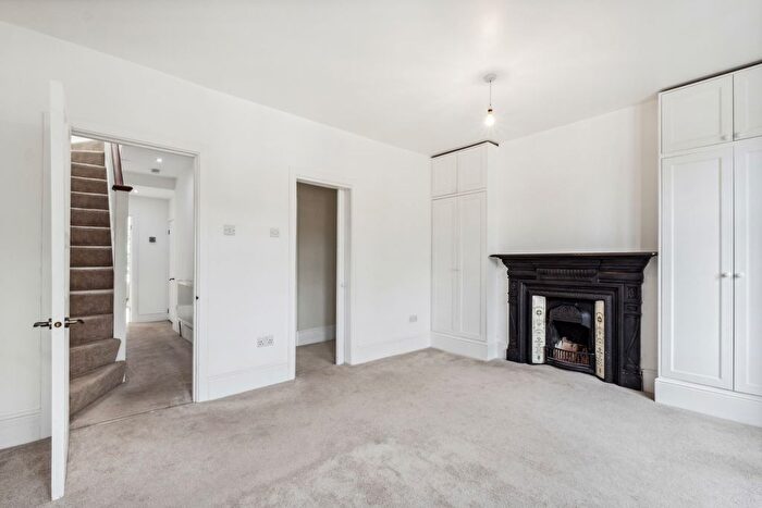 4 Bedroom Terraced House To Rent In St. Ann's Hill, Wandsworth, SW18
