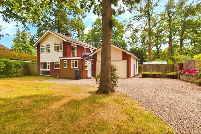 4 Bedroom Detached House For Sale In West End Road, Mortimer, RG7