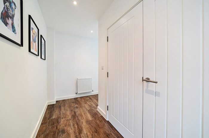 1 Bedroom Flat For Sale In Eastern Avenue, Western Cross, Ebbsfleet Valley, DA10