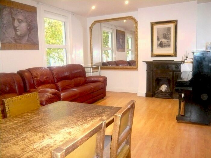 2 Bedroom Flat To Rent In Chiswick High Road, Chiswick, London, W4