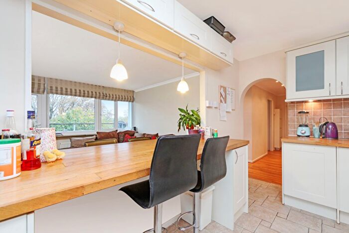 2 Bedroom Flat To Rent In Fitzhugh Grove, London, SW18