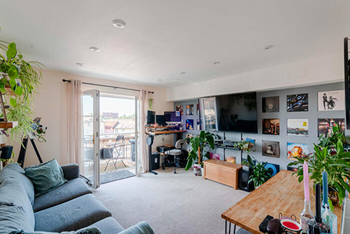 2 Bedroom Flat For Sale In Pooles Wharf, Hotwell Road, Bristol, BS8
