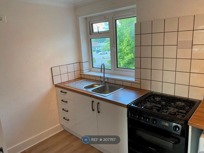 2 Bedroom Flat To Rent In Moor Close, Owlsmoor, Sandhurst, GU47