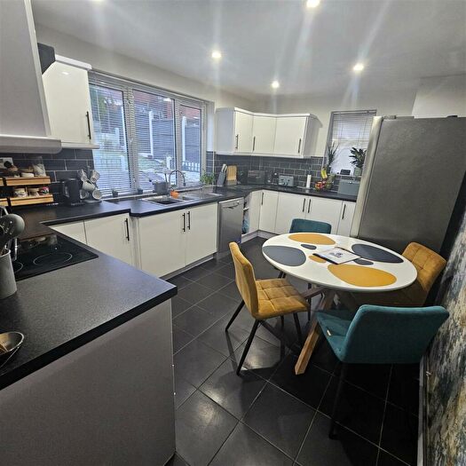 3 Bedroom Semi-Detached House For Sale In Whitewater Road, Ollerton, Newark, NG22