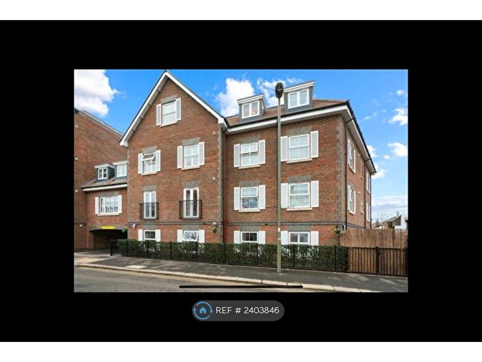 3 Bedroom Flat To Rent In Bridge House, Walton-On-Thames, KT12