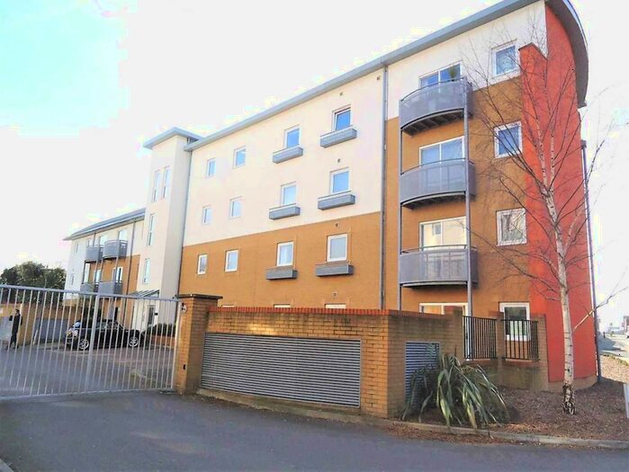 1 Bedroom Flat To Rent In Trafalgar Gardens, Three Bridges, RH10