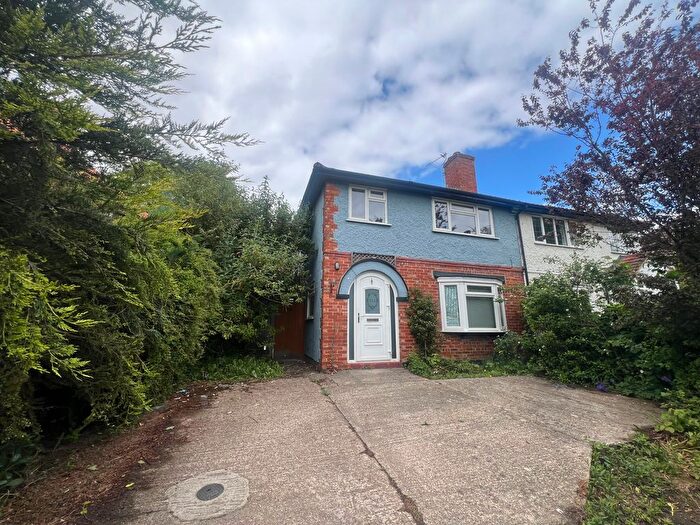 3 Bedroom Semi-Detached House To Rent In Addington Road, South Croydon, CR2