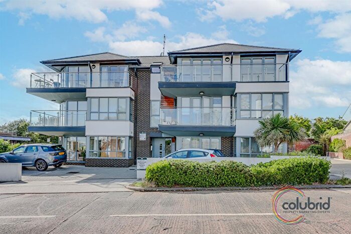 1 Bedroom Flat For Sale In The Ridgeway, Westcliff-On-Sea, SS0
