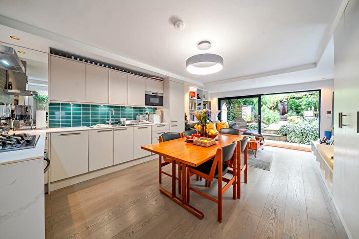 2 Bedroom Flat For Sale In Fairmile Avenue, Streatham, London, SW16
