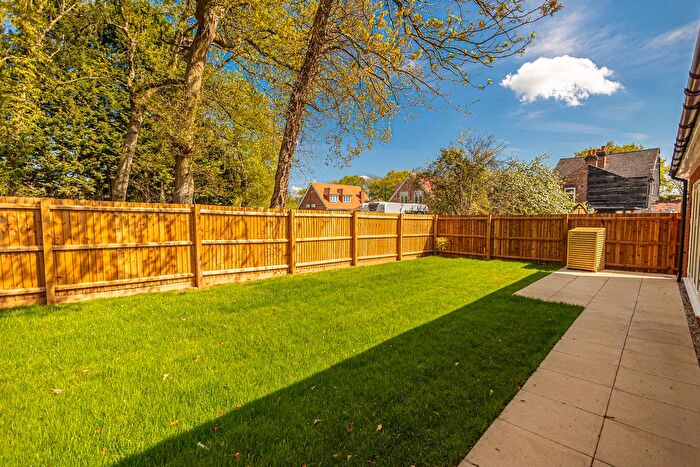 2 Bedroom Bungalow For Sale In Gardeners Mews, Crays Hill, CM11