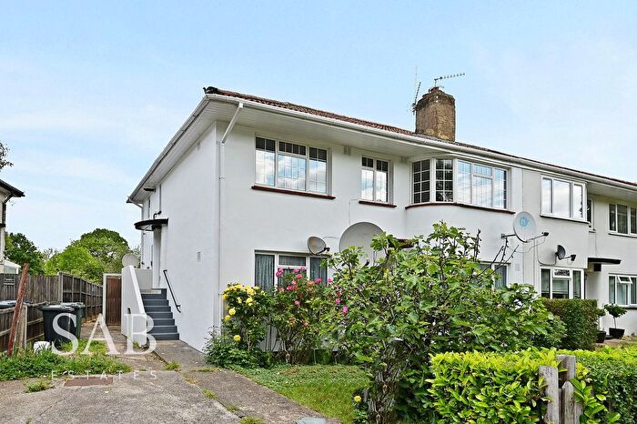 3 Bedroom Flat For Sale In Costons Lane, Greenford, UB6