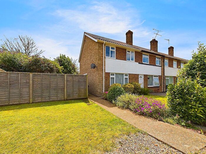 3 Bedroom End Terrace House For Sale In Somerset Close, Worthing, BN13