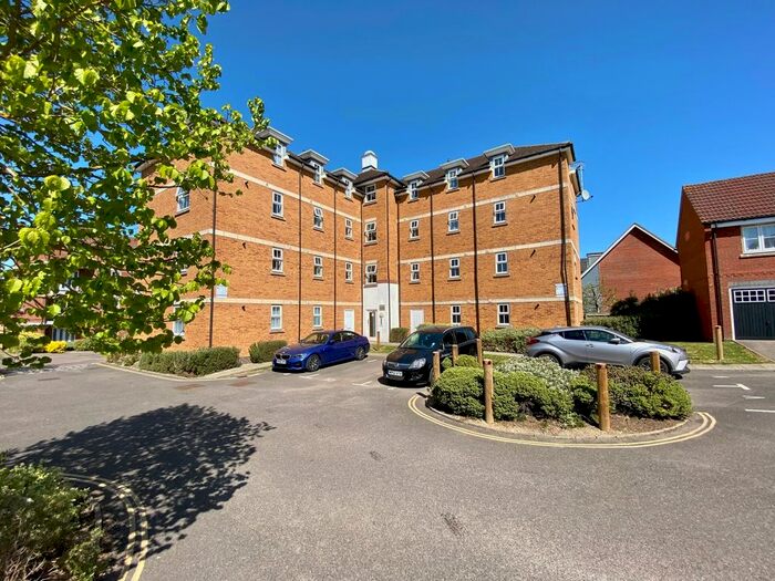 2 Bedroom Flat To Rent In Rawlinson Road, Maidenbower, Crawley, RH10