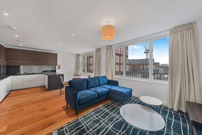 3 Bedroom Flat To Rent In Carpet Street, London, E15