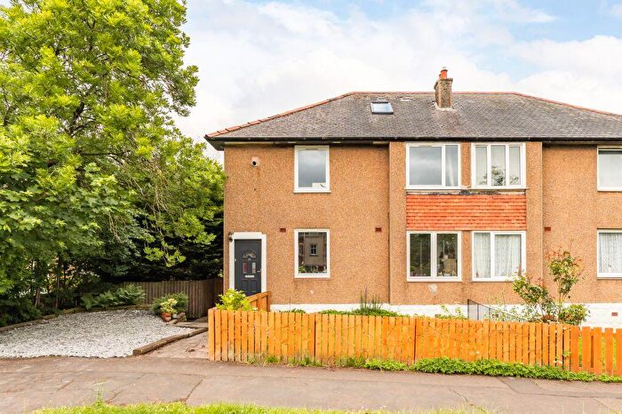3 Bedroom Flat For Sale In Carrick Knowe Avenue, Edinburgh, EH12